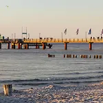 Meerzeit An Der Seebruecke Zingst